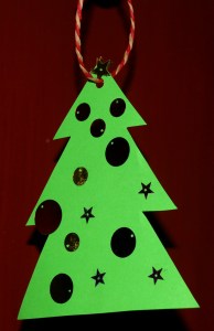 Simple Christmas tree decoration for the younger kids