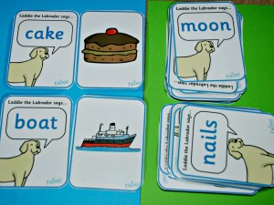 Laddie the Labrador says matching card activity from Twinkl