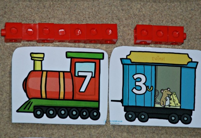 Number bond to 10 trains with snap cubes