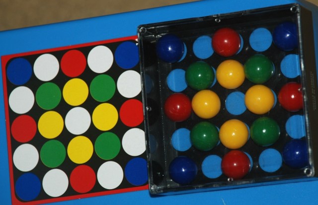 Edushape Tricky finger game. Matching the coloured marbles to the pattern card