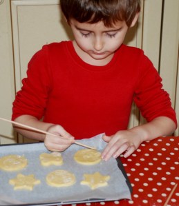 baking with kids letting them write and draw on the cookies