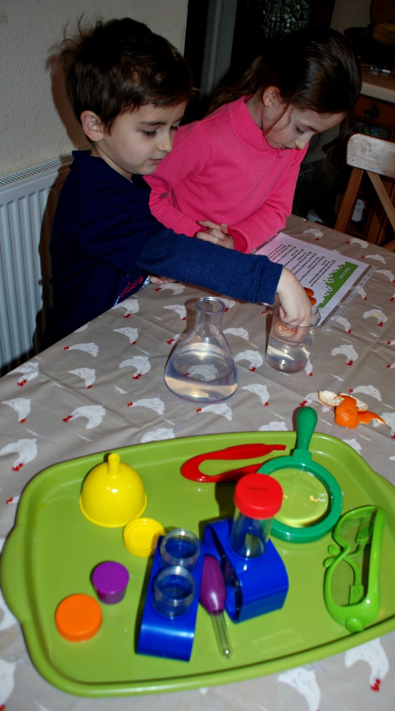 Learning Resources science lab set enables young kids to do some basic science experiments by themselves