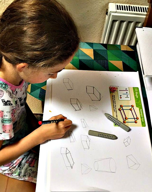 Drawing 3D shapes using the Dive Into Shapes cards