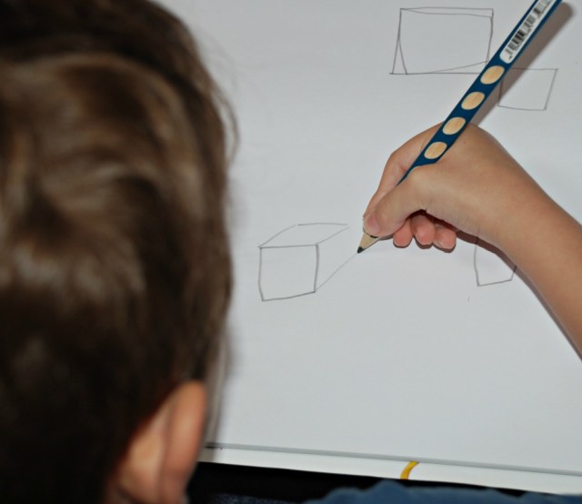 Drawing 3D shapes with the help of our Dive Into Shapes set