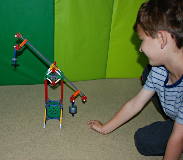 K'NEX Educational Levers & Pulley Set adjusting the weights on the balance and seeing what happens