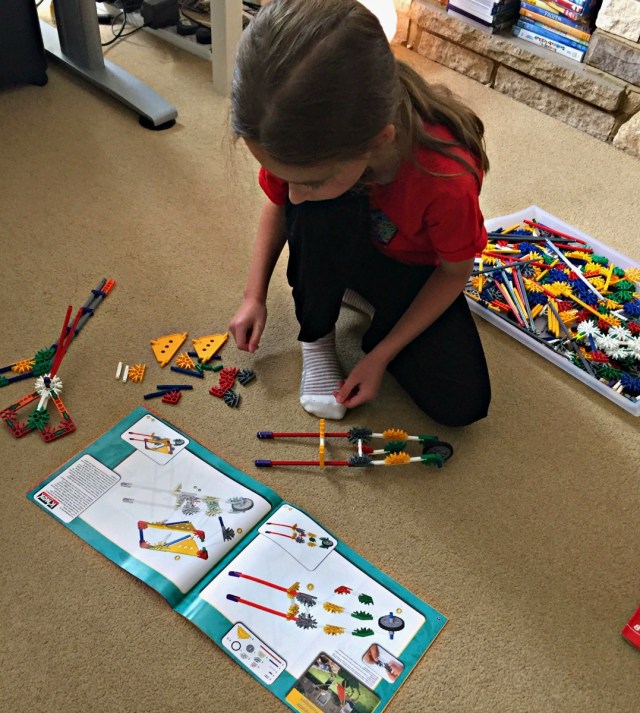 K'NEX Educational Levers & Pulley set following the designs in the booklet