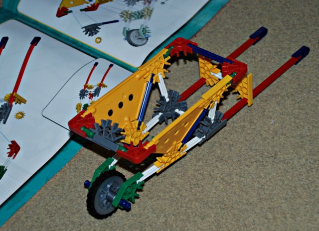 K'NEX Educational sets building a wheelbarrow