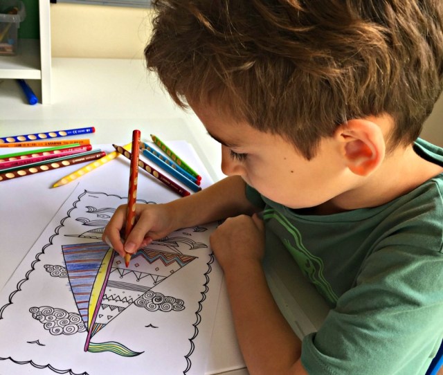 One of the Twinkl Transport Mindfulness colouring pages