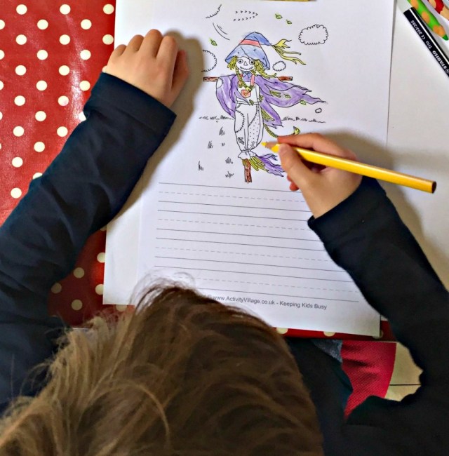 Scarecrow themed writing paper from Activity Village. They have two different line versions of the paper for different writing abilities