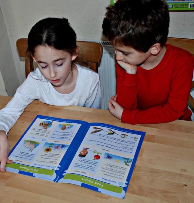 Oaka Books. Reading the Topic Booklet from Living Things and Their habitats together