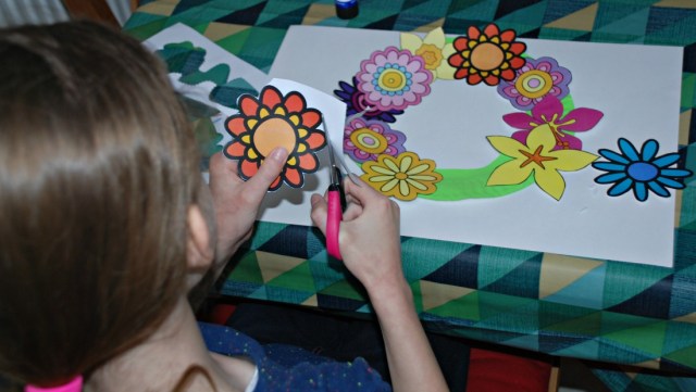 Activity Village Flower Craft. Flower Wreath 