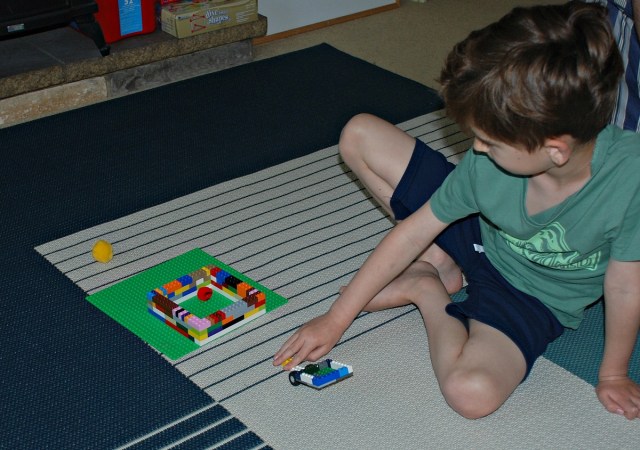 Brick Building 101. 20 Lego project ideas. Using the lego catapult