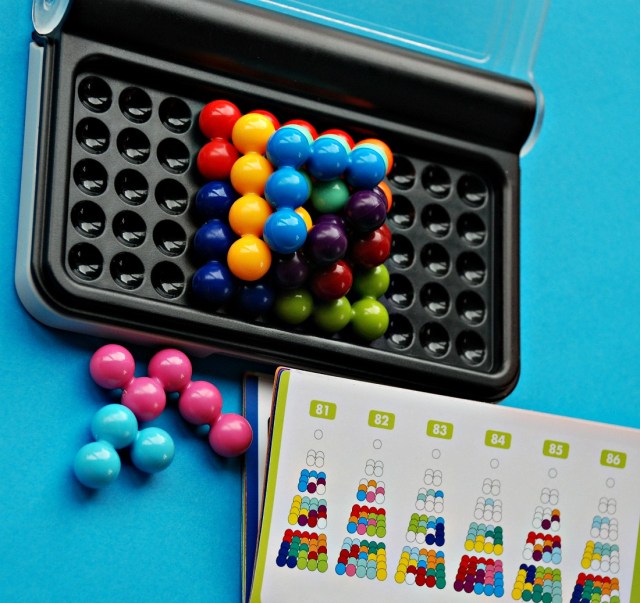 Lucky Gecko Summer Box has an IQ Puzzler Pro game included which has 3D challenges