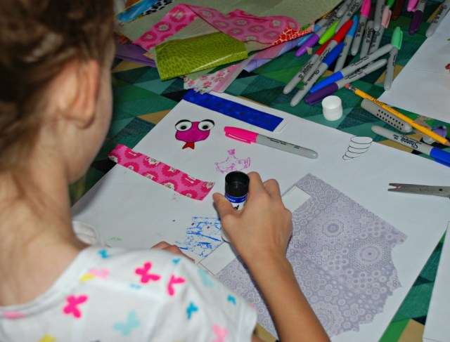 Snake Paper Chain craft activity from Twinkl Resources adding decopatch paper to the links