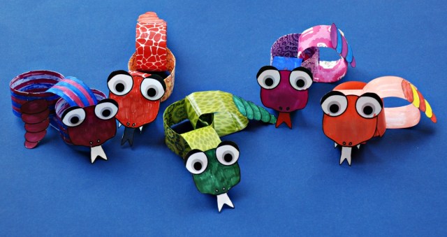 Snake paper Chain craft activity from Twinkl Resources