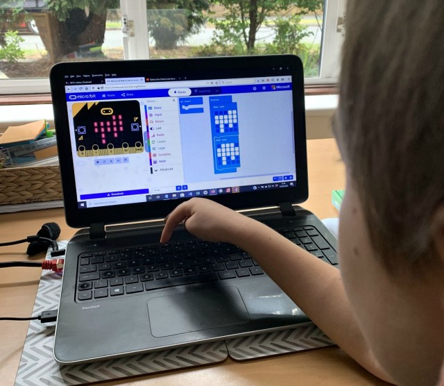 using the block code to create flashing images